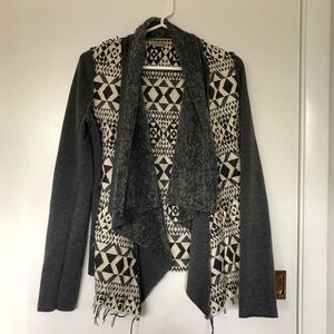 🌟HP🌟 Francesca’s | Waterfall Sweater